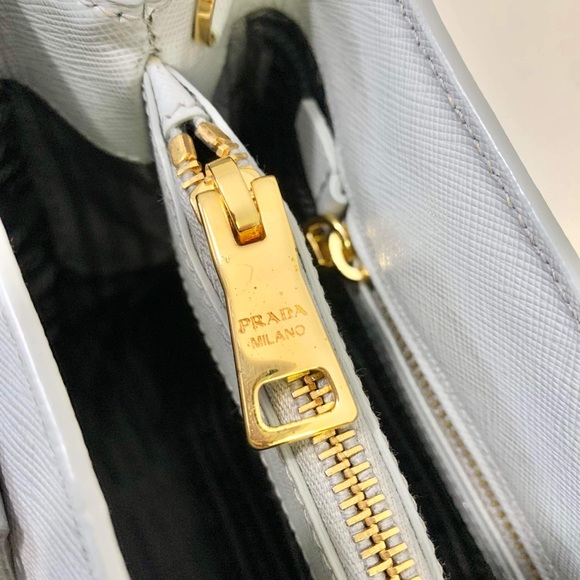 🌺 PRADA Saffiano 🌺 - Picture 9 of 10